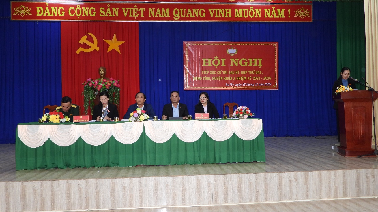Hội nghị tiếp xúc cử tri với đại biểu HĐND tỉnh, huyện khóa X sau kỳ họp lần thứ 7